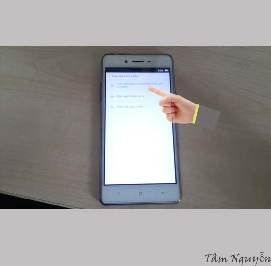 xác nhận xóa dữ liệu.